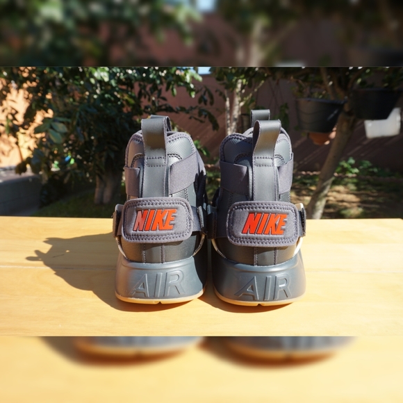 SOLD! Women's Nike Huarache City Utility N7 Shoes - Picture 4 of 6